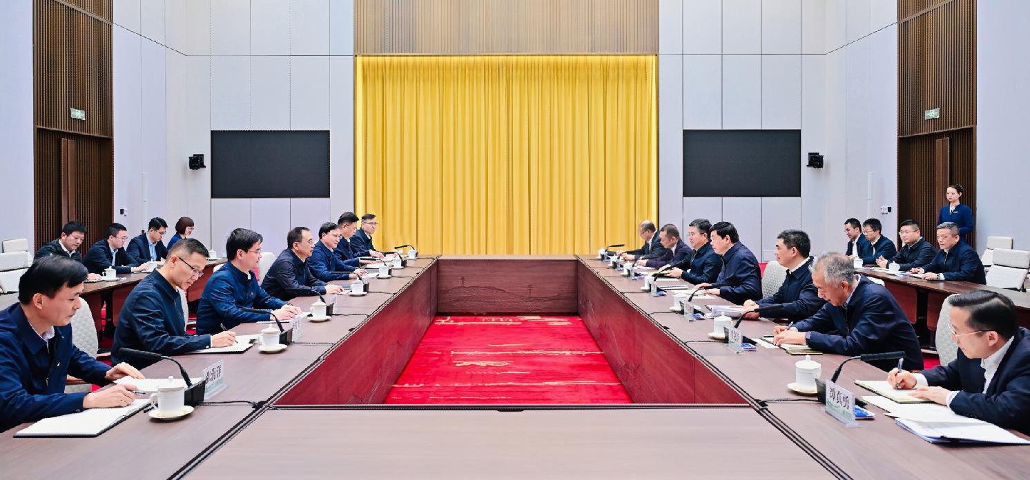 中國(guó)大唐集團(tuán)董事長(zhǎng)鄒磊、總經(jīng)理張傳江與國(guó)家電網(wǎng)董事長(zhǎng)張智剛、總經(jīng)理龐驍剛會(huì)談