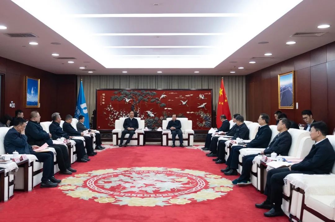 江毅與山西省委常委、常務(wù)副省長(zhǎng)盧東亮舉行會(huì)談
