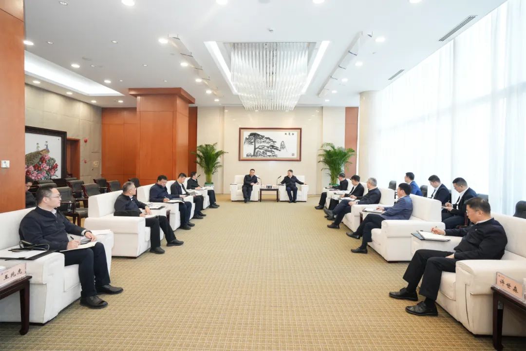 華能集團(tuán)董事長(zhǎng)溫樞剛、總經(jīng)理張文峰會(huì)見(jiàn)哈電集團(tuán)董事長(zhǎng)曹志安、總經(jīng)理黃偉