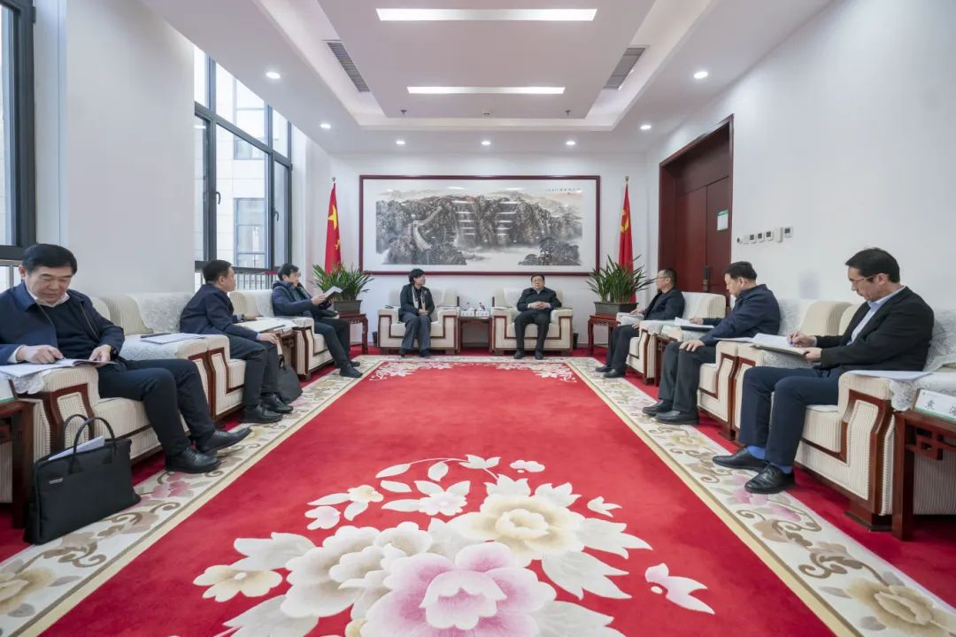 內(nèi)蒙古電力集團(tuán)與包頭市政府、中國(guó)二冶集團(tuán)、中國(guó)能建華北院和陜西院交流座談